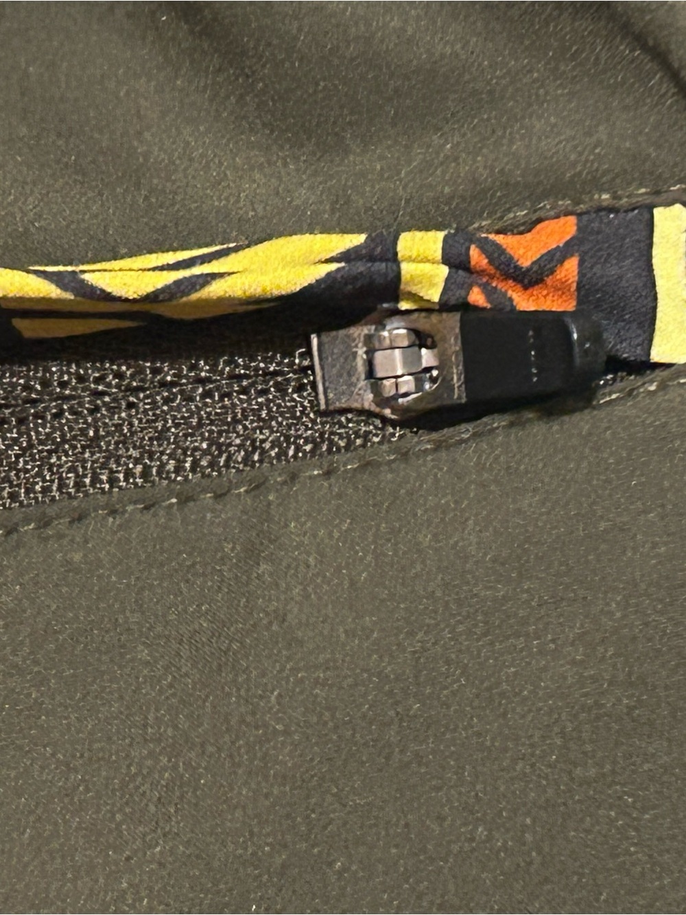WOWIE Olive Green Swim Trunks Men’s Medium, Magnetic Side Pockets - Picture 7 of 9